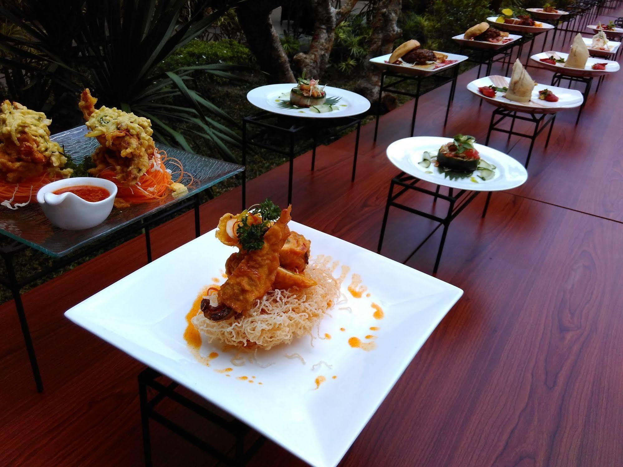 Lynn Hotel By Horison Yogyakarta Exterior photo