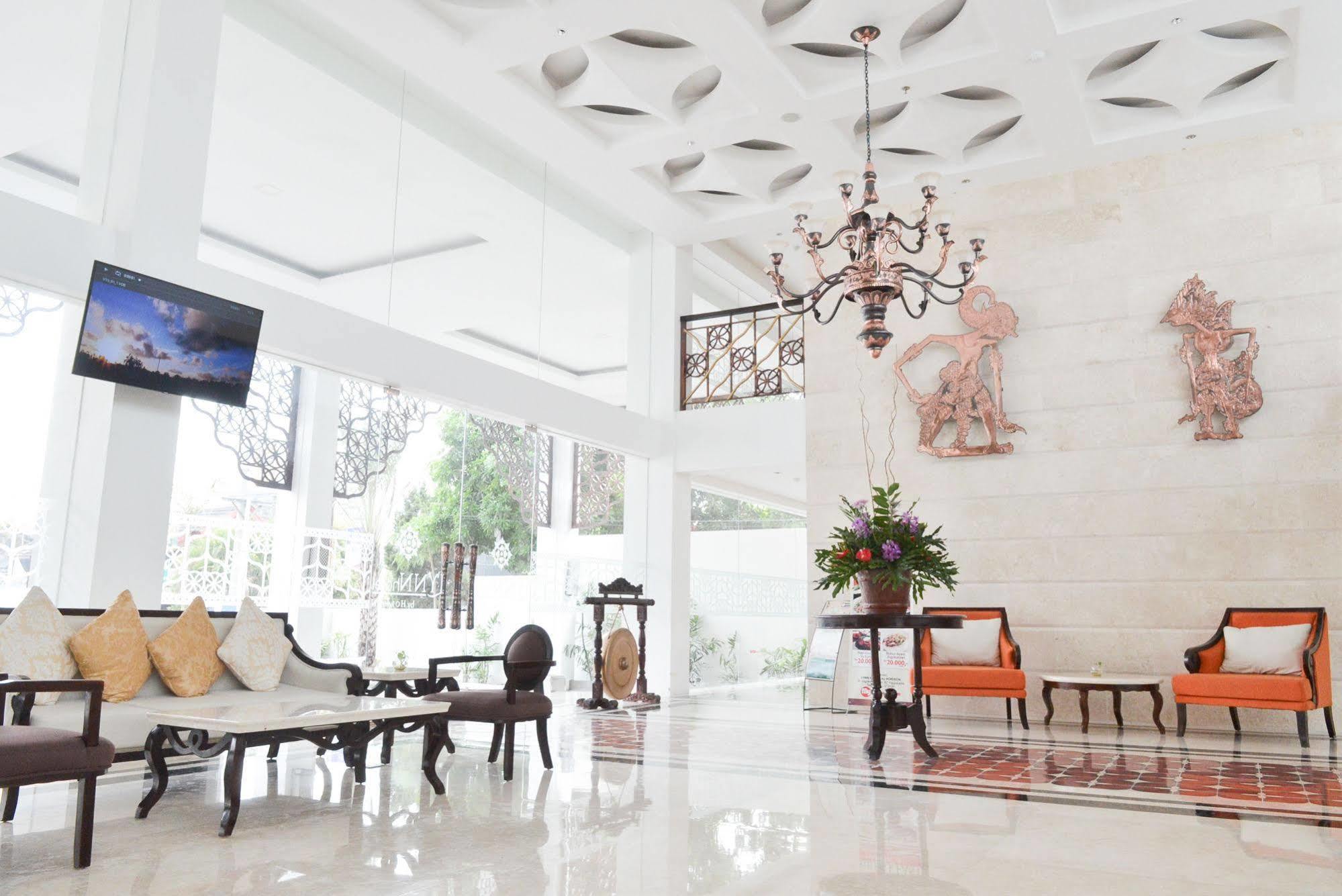Lynn Hotel By Horison Yogyakarta Exterior photo