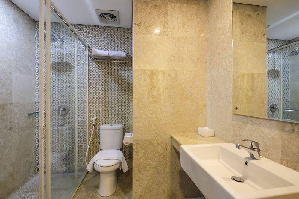 Lynn Hotel By Horison Yogyakarta Exterior photo